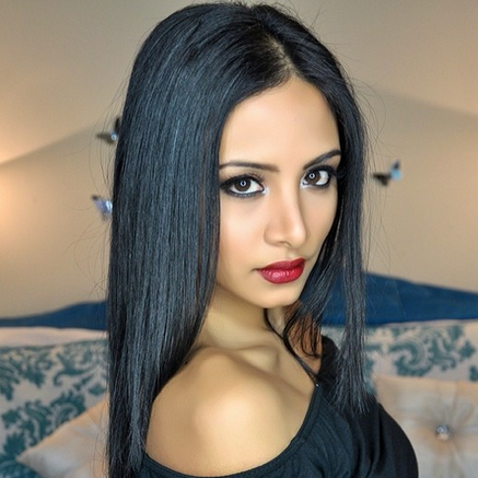ESQIDO Lashes in Lashlorette Perfect for Sultry Look