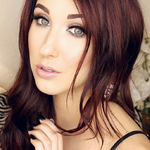 Jaclyn Hill Use ESQIDO Lashes for Romantic Look